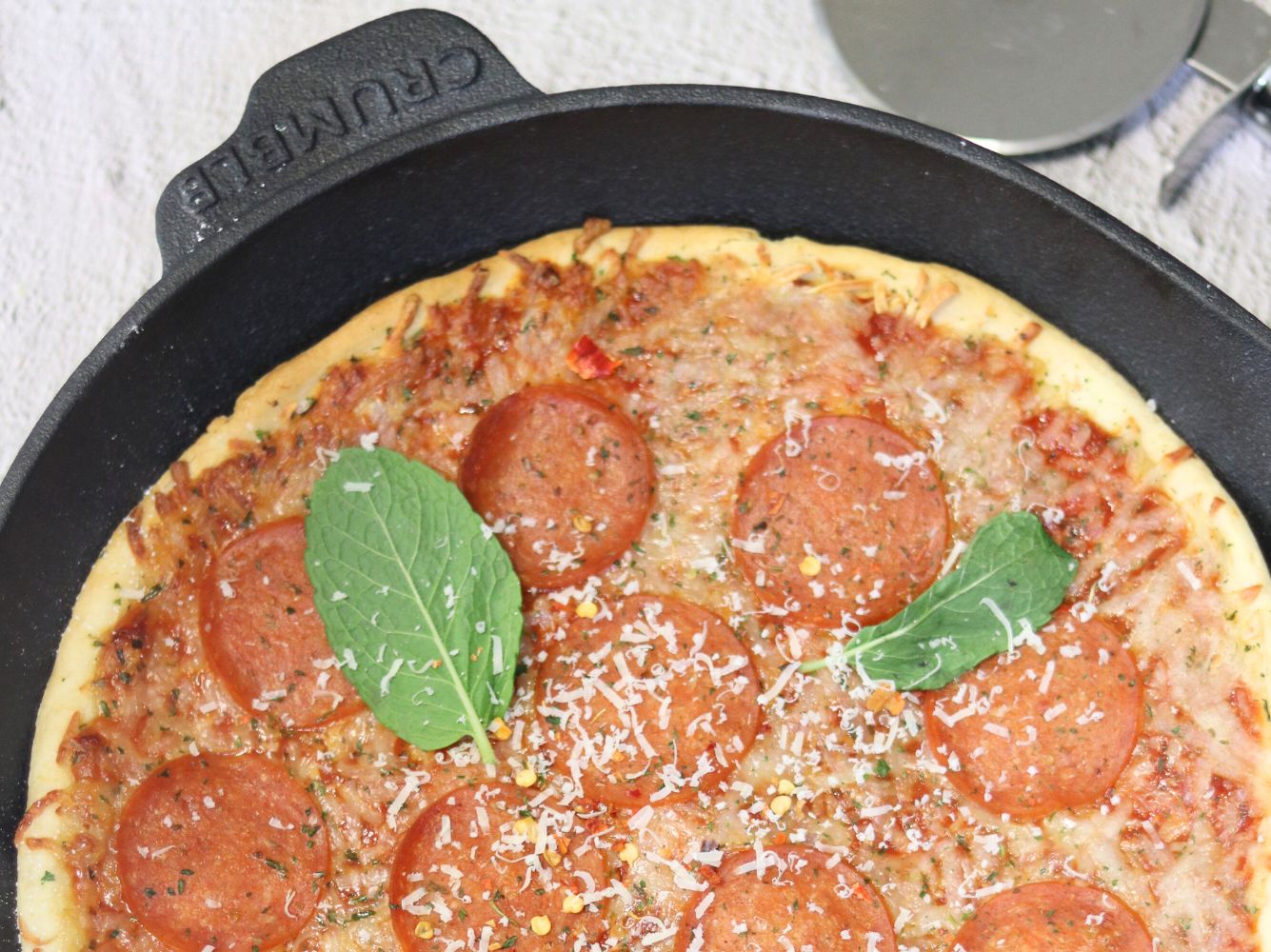 Pre-Seasoned Cast Iron Skillet - 26cm