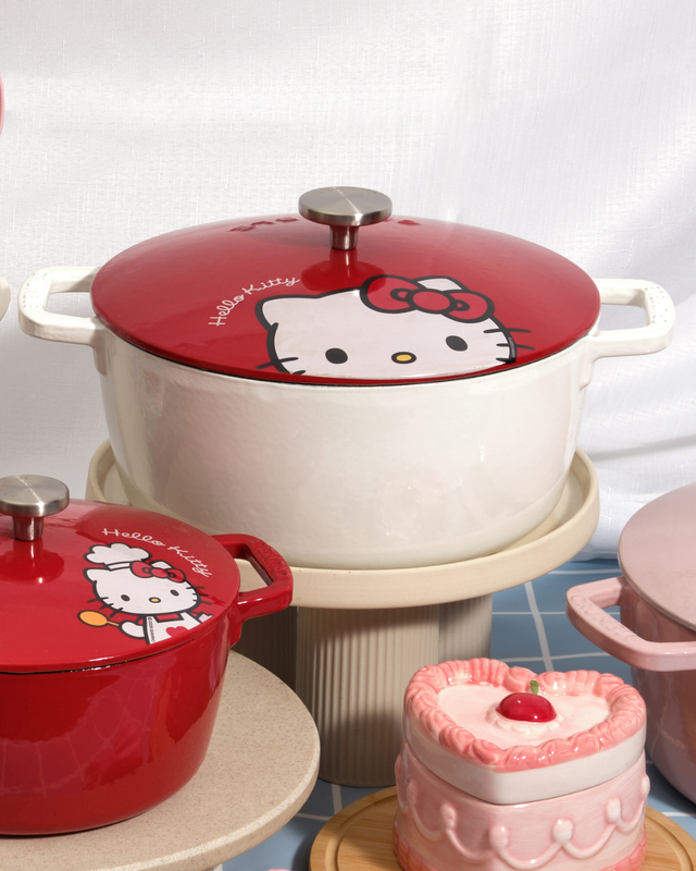 Limited Edition Hello Kitty Classic Round Dutch Oven 26cm